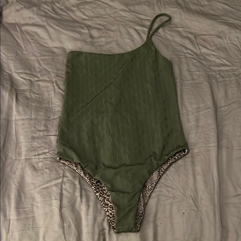 Green One-Shoulder Swimsuit